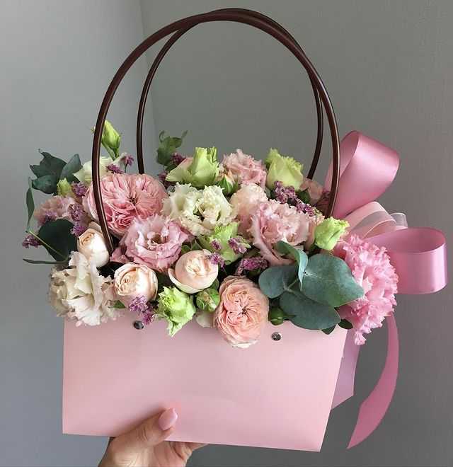 Композиция Сумочка с цветами